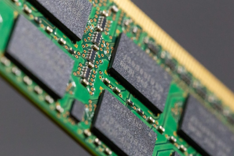 Mengeksplorasi Evolusi RAM: Dari SRAM hingga DDR4